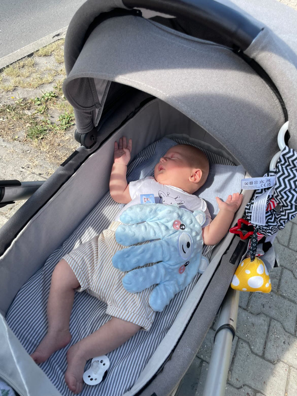 <h2> Weltweit lieben Tausende von Eltern Klepis <strong>💛</strong>
</h2>